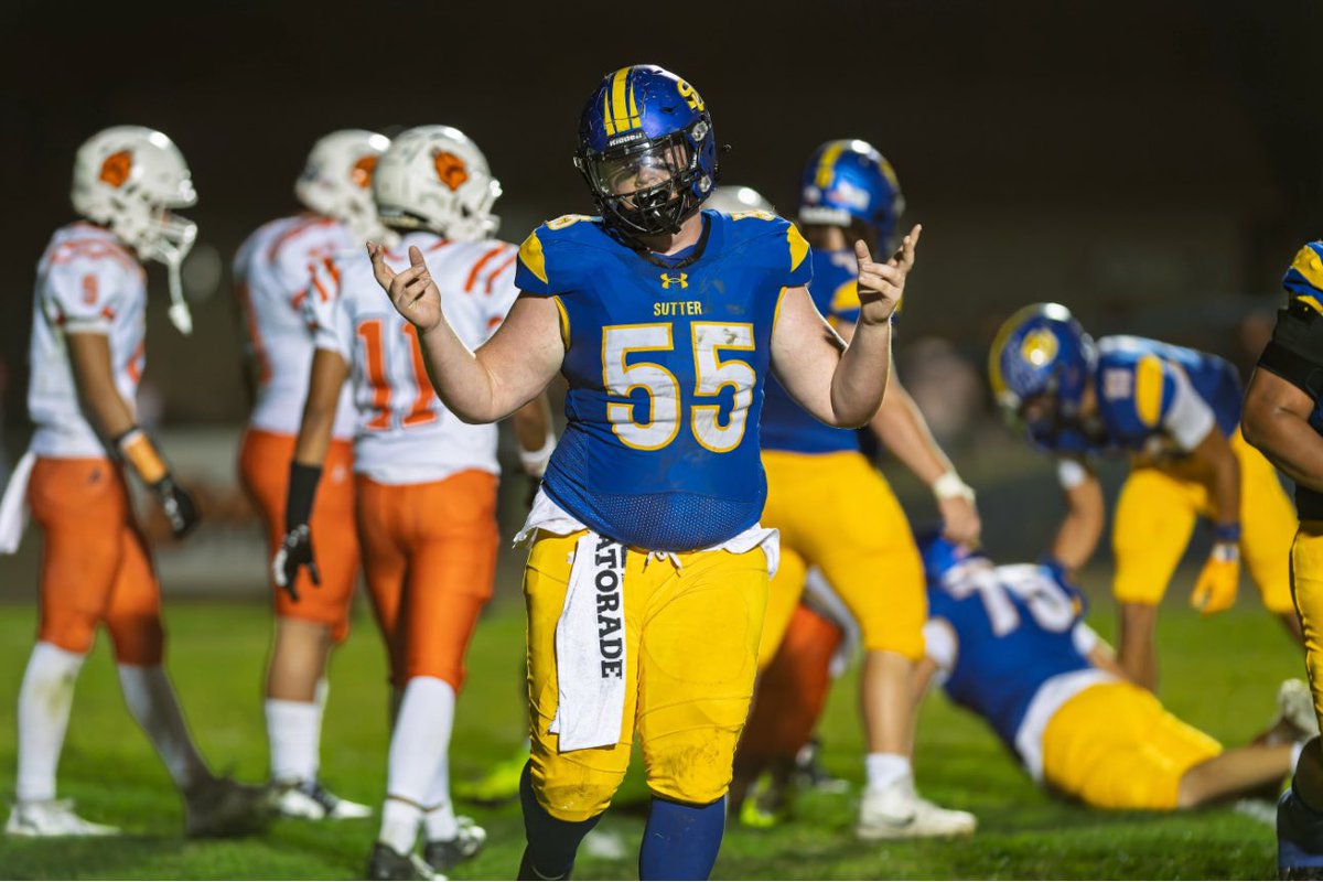HudsonLittle55's tweet photo. Dominant team win over woodland 2-0 in league 5-0 total. 6 pat snaps. No punts!
@SutterFootball @grind_30 @TheChrisRubio https://t.co/YvmMRz23qN