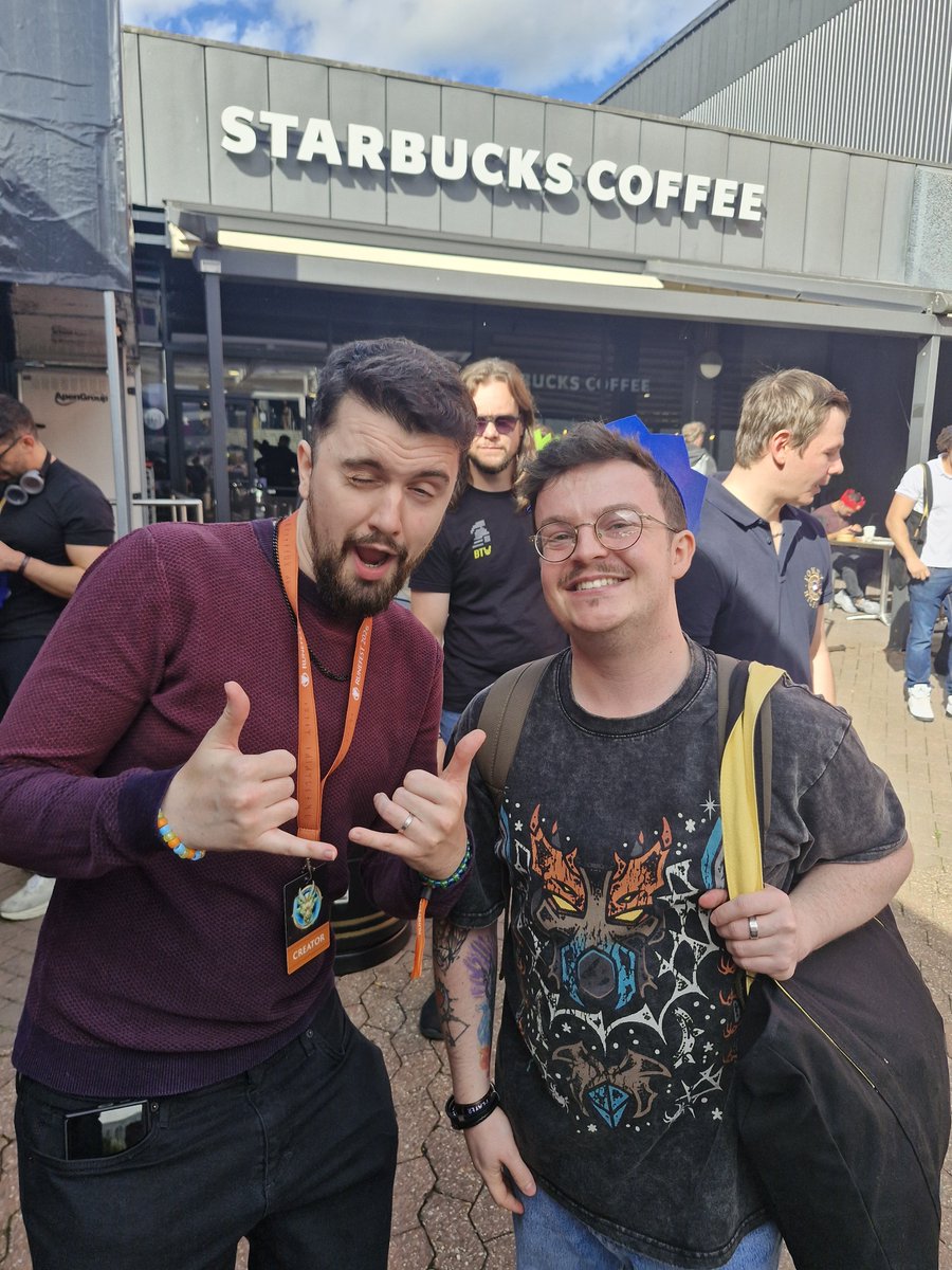 KnowsleySK's tweet photo. @MmorpgCP Was an absolute pleasure to meet you and Denise, and had a great time chatting too! Hope you had a great time too😄 https://t.co/qFOkdG6r6N