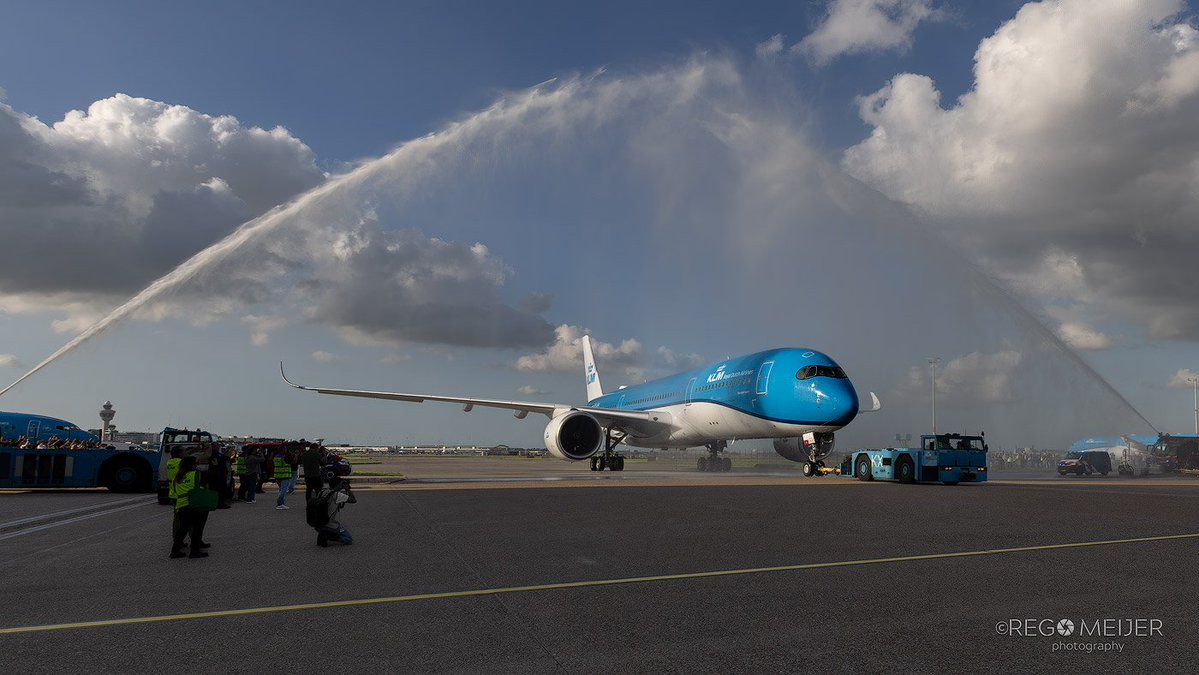 PascalFCDB's tweet photo. Vanaf vandaag ook getraind om op de nieuwe #A350 #Airbus #KLM te mogen vliegen! Kijk er naar uit! #PHZNA #DeNachtwacht #TheNightwatch https://t.co/c7dKsZvaNV