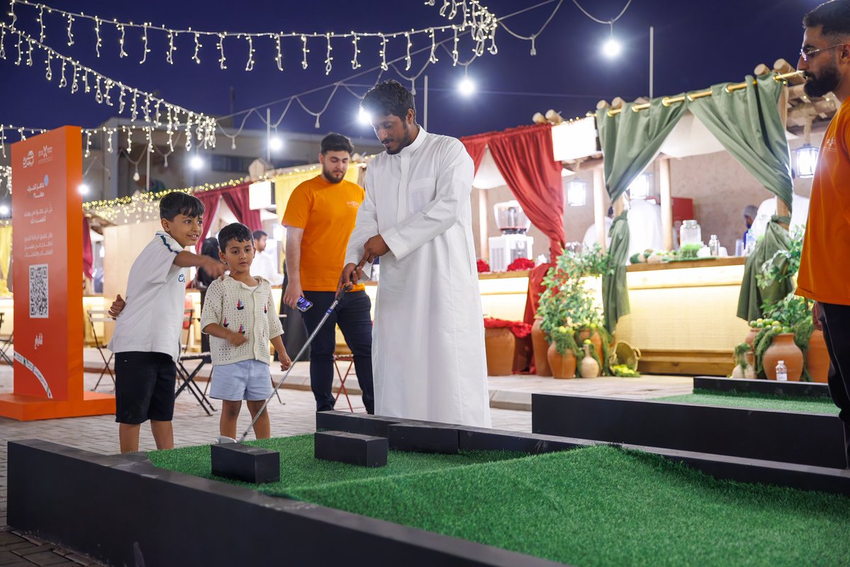 DGDA_SA's tweet photo. حركة وتفاعل ومشاركة من مجتمع #الدرعية المُلهم وزوارها ضمن حملة #أنت_المشروع_الرياضي، التي استضافتها الدرعية بالتعاون مع وزارة الرياضة @mosgovsa .

لحظات شارك فيها الحضور بالتجربة، لتكون الرياضة أقرب إلى تفاصيل يومهم، والحركة جزءًا من علاقتهم بالمكان. https://t.co/5VRz74yRYa