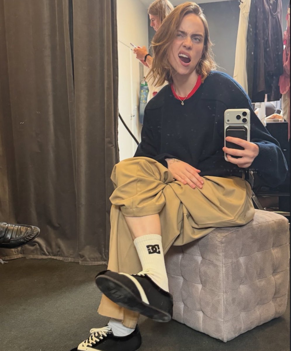concertleaks's tweet photo. Billie Eilish shares new photos on Instagram! https://t.co/3r4FLXi8m0