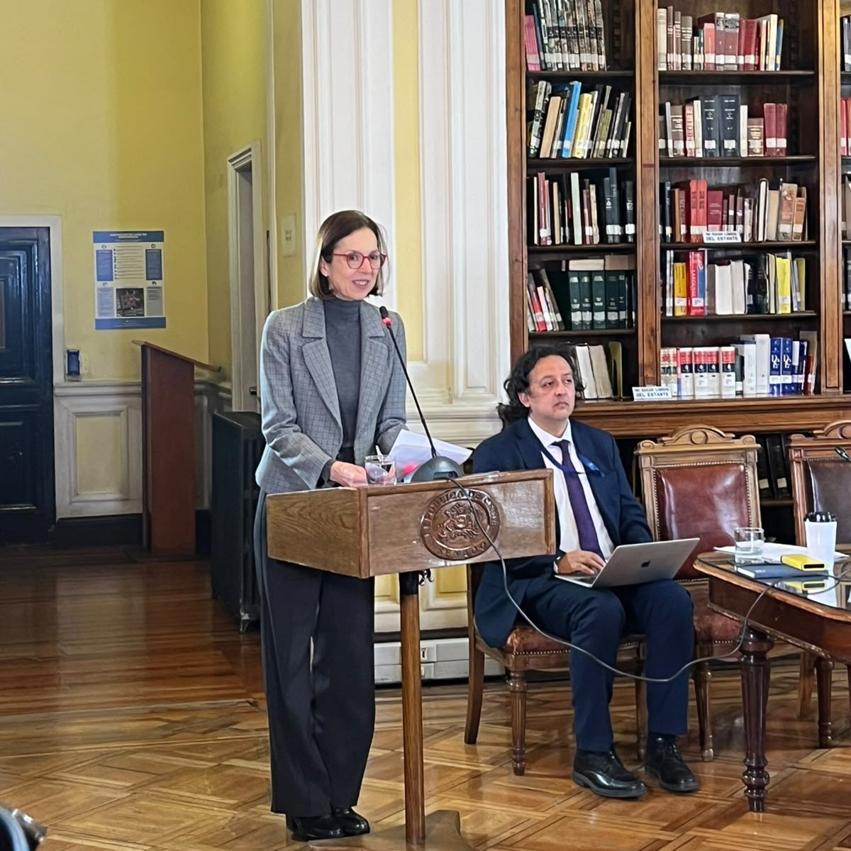 UEenChile's tweet photo. 🇪🇺🇨🇱La Embajadora UE participó en un seminario sobre el Acuerdo Marco Avanzado (AMA) y la protección de ecosistemas vulnerables, donde destacó cómo este refuerza la cooperación en cambio climático, biodiversidad, océanos, transición energética y cadenas de valor sostenibles. https://t.co/PZ0K91Ll9x