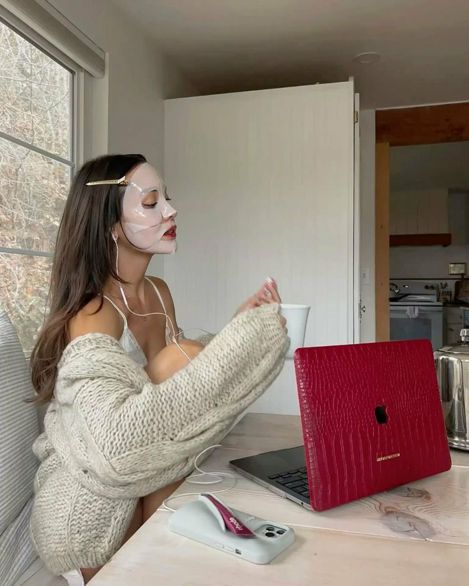 nyliava's tweet photo. "she's probably talking to someone else"

me: https://t.co/fD1GCKOJIo