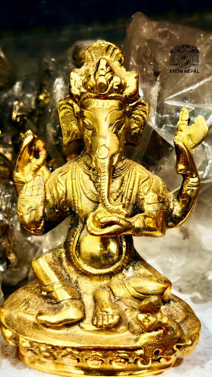 SangamNepal77's tweet photo. "मङ्गलबारको शुभ बिहानीमा विघ्नहर्ता एवं प्रथम पूज्य भगवान् गणेशको पावन स्मरण!"
जीवनका सम्पूर्ण बाधा-अड्चनहरू हटाउने र सुख, शान्ति अनि सफलता प्रदान गर्ने श्री गणेशको दिव्य स्वरूप! उहाँको आशीर्वादले सबैको दिन शुभ रहोस्। ॐ गं गणपतये नमः! 🙏❤️
#LordGanesha #KnowNepal https://t.co/P7g02EdvbT