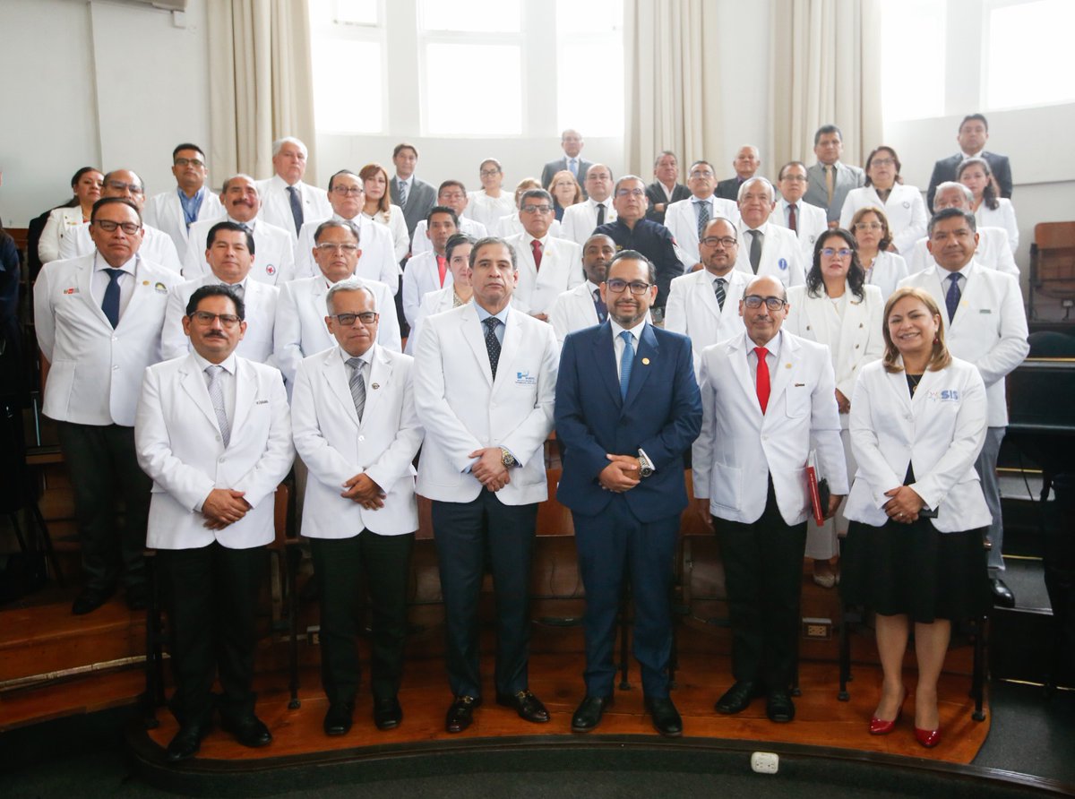 INEN_Peru's tweet photo. #NotaInformativa En representación del INEN, nuestro jefe institucional, Dr. Wilder Calmet Berrocal, participó en la ceremonia central por el 91.° aniversario del @Minsa_Peru y el Día de la Medicina Peruana.
#INEN #DíaDeLaMedicinaPeruana #MINSA #SaludPública #Medicina https://t.co/lQznUOYWI8