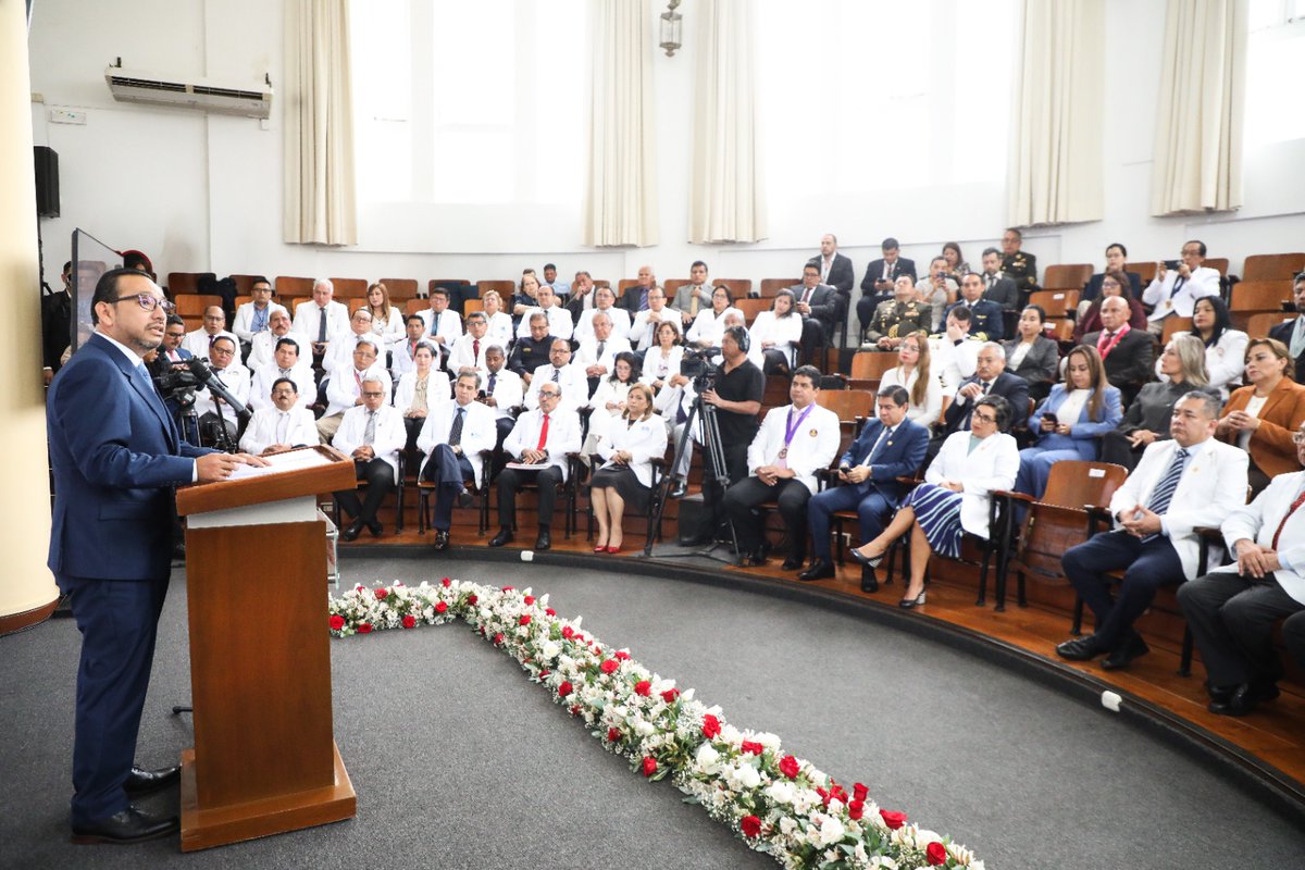 INEN_Peru's tweet photo. #NotaInformativa En representación del INEN, nuestro jefe institucional, Dr. Wilder Calmet Berrocal, participó en la ceremonia central por el 91.° aniversario del @Minsa_Peru y el Día de la Medicina Peruana.
#INEN #DíaDeLaMedicinaPeruana #MINSA #SaludPública #Medicina https://t.co/lQznUOYWI8