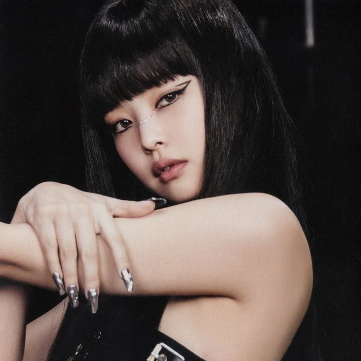 p1nks4vage's tweet photo. 🚨 JENNIE &amp; Tame Impala’s ‘Dracula’ did NOT go recurrent and remains inside the Top 10 of Billboard Hot 100.

JENNIE extends her historical record and becomes the first K-Pop Act in HISTORY to chart a song for 19 weeks in the Top 10. https://t.co/o4rC9FUGHS