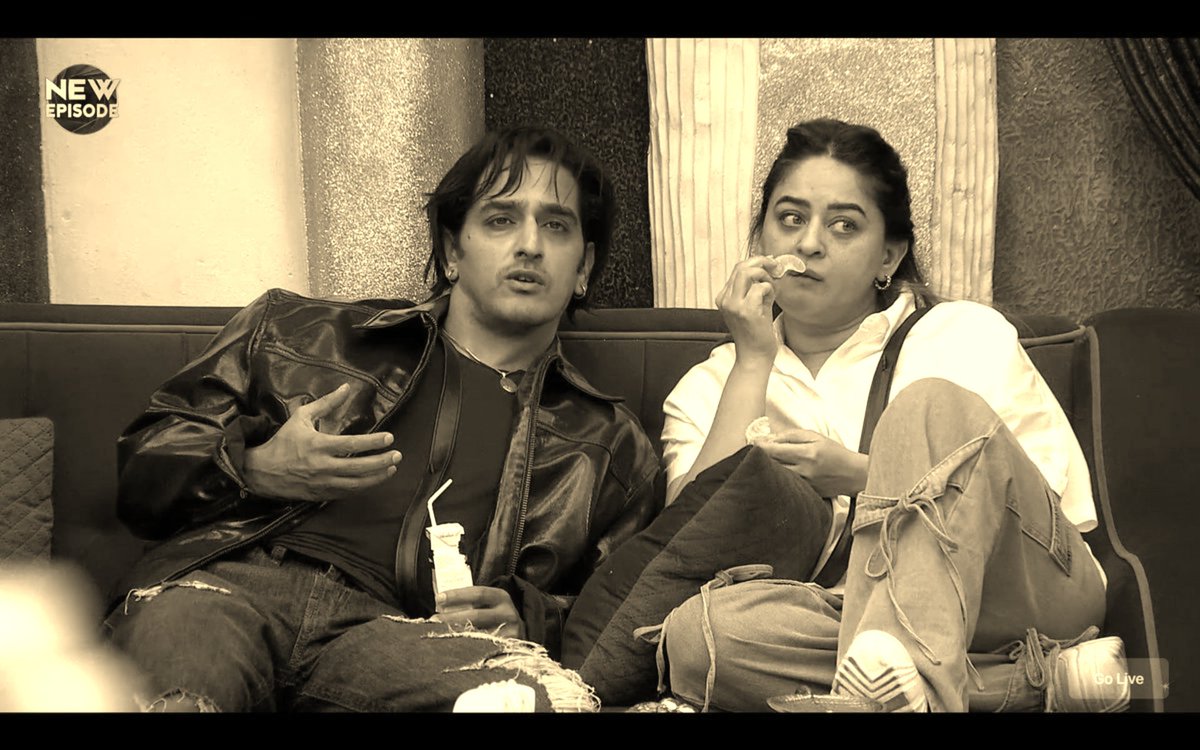deluludiaries__'s tweet photo. Qazi was loved for entertainment.

Mahi saw him being praised on two WKWs &amp; instantly knew where to position herself. Cleverly distanced him from every friend &amp; the biggest casualty?

HIS OWN GAME. Now he is only PERMANENT BHED of Chugli Chachi Club 🤡

#BB20 • #BiggBoss20 https://t.co/cZGZh3Rirz