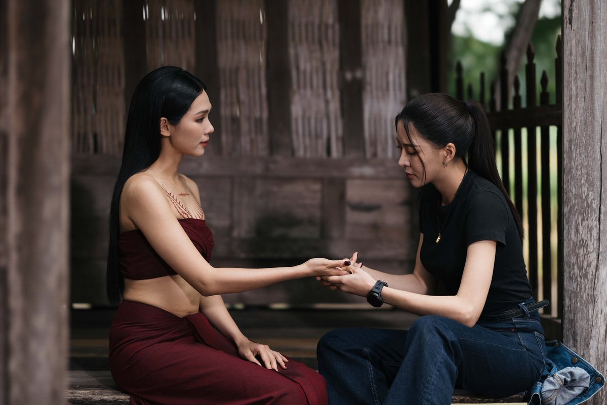 Puinoonwrsr's tweet photo. Ep.5 ทุกคนชอบซีนไหนมากที่สุด มาบอกกันหน่อยจิ🪷💕

KHOM KHLANG SPECIAL EP5
#ข่มขลังตอนที่5 
#puinoonwrsr https://t.co/PVcUE2iCgr