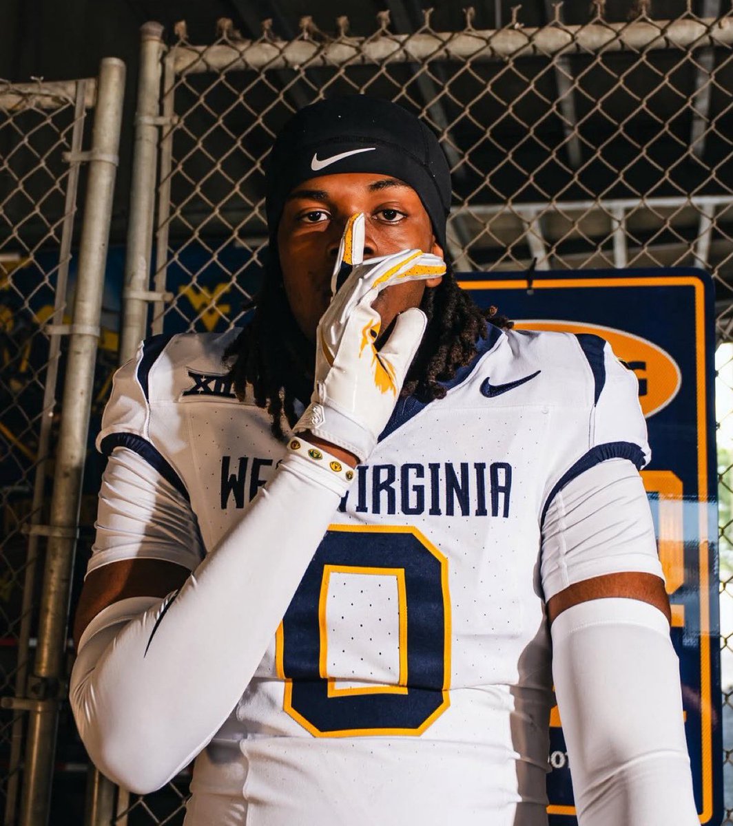 MLFootball's tweet photo. HEARTBREAKING NEWS:

West Virginia 4-star DE commit Chris Wilson Jr. tragically died after being shot multiple times early Monday morning.

Wilson was just 17 years old and was one of the top football recruits in Indiana.

An absolutely devastating tragedy.

Rest in peace, Chris. https://t.co/3StCOY08oB