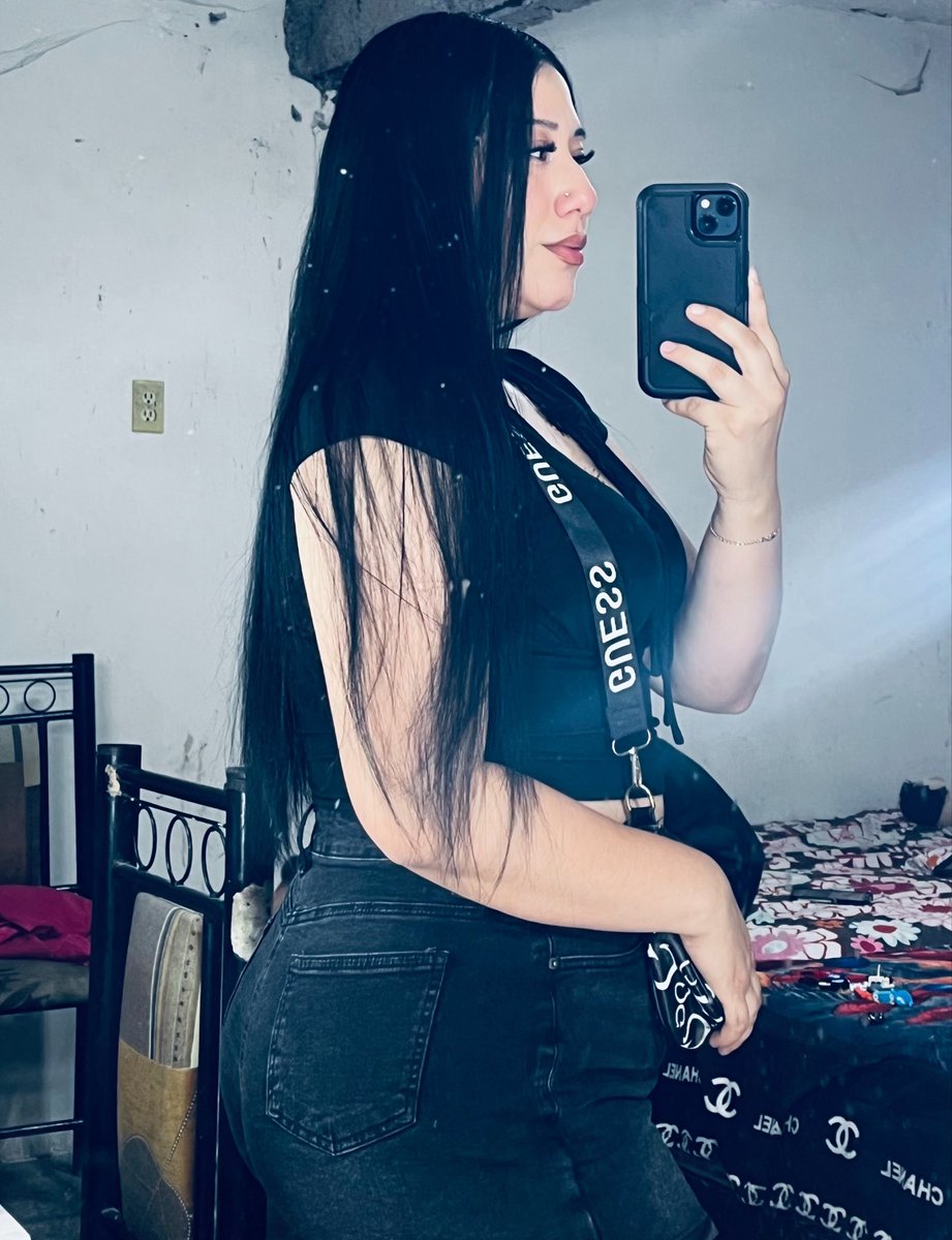 BrisaMendoskxx's tweet photo. https://t.co/5zDwOS7xNu 😈😏 https://t.co/C4aivBGXZ9