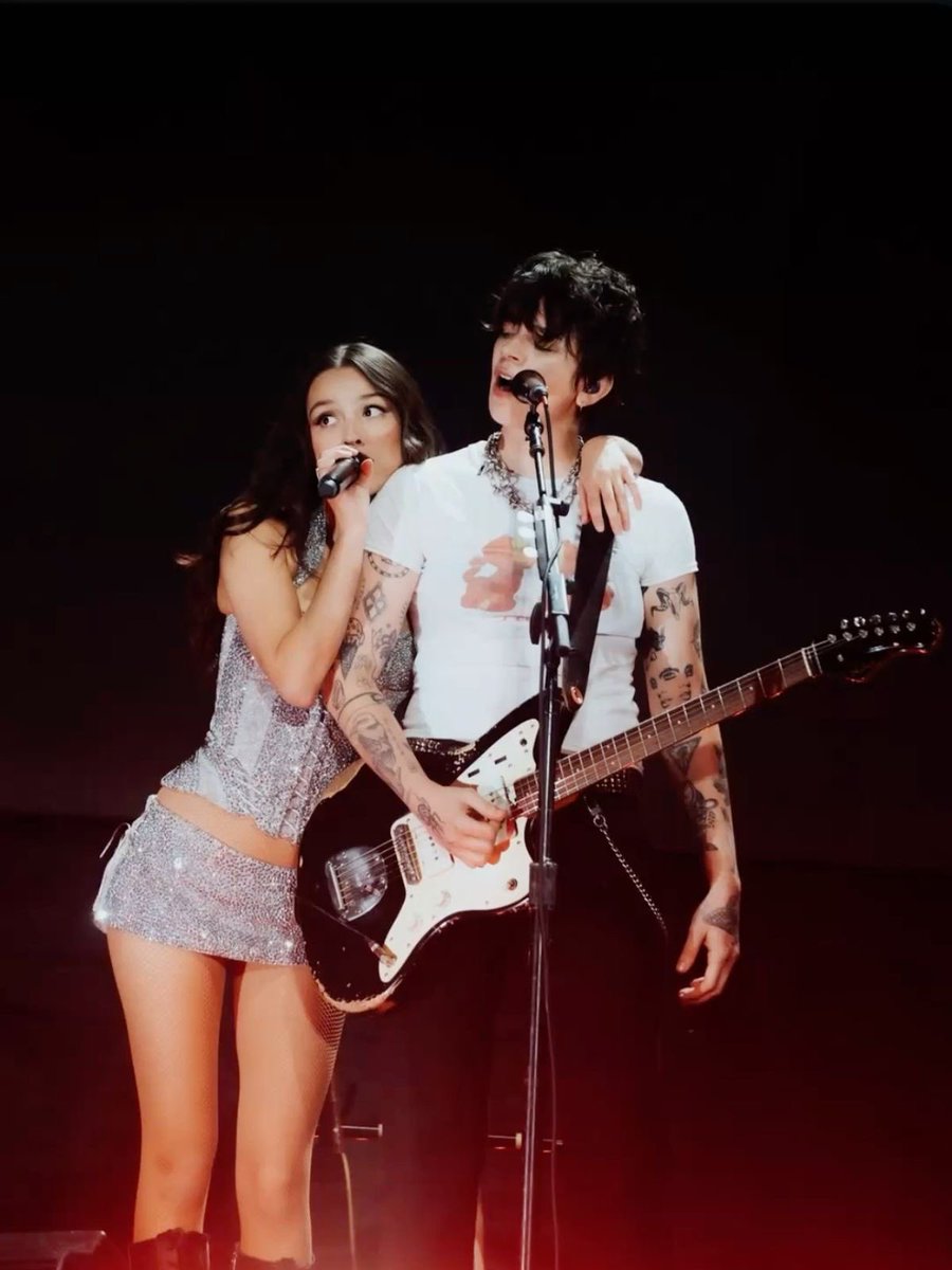 livsbarbie's tweet photo. idk who i want more https://t.co/fKoHSx1jsd