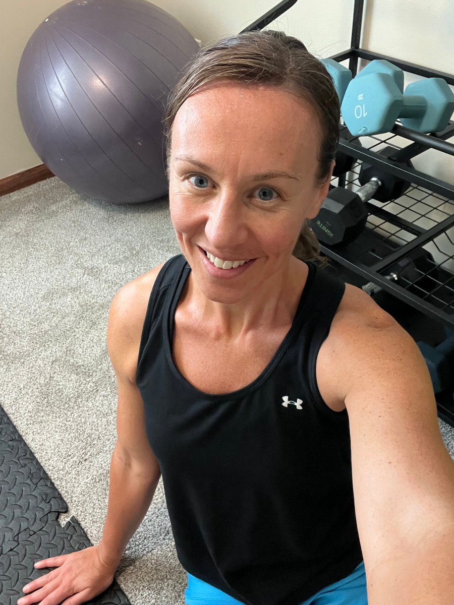 LindsayIRL's tweet photo. Does anyone else find a Monday workout especially satisfying?? IDK why but, for real, always is.
Start off the week strong, friends💪
#wellness #fitness #legday #weightlifting #workout #exercise #perimenopause #mondaymood https://t.co/Akisu9GRkm