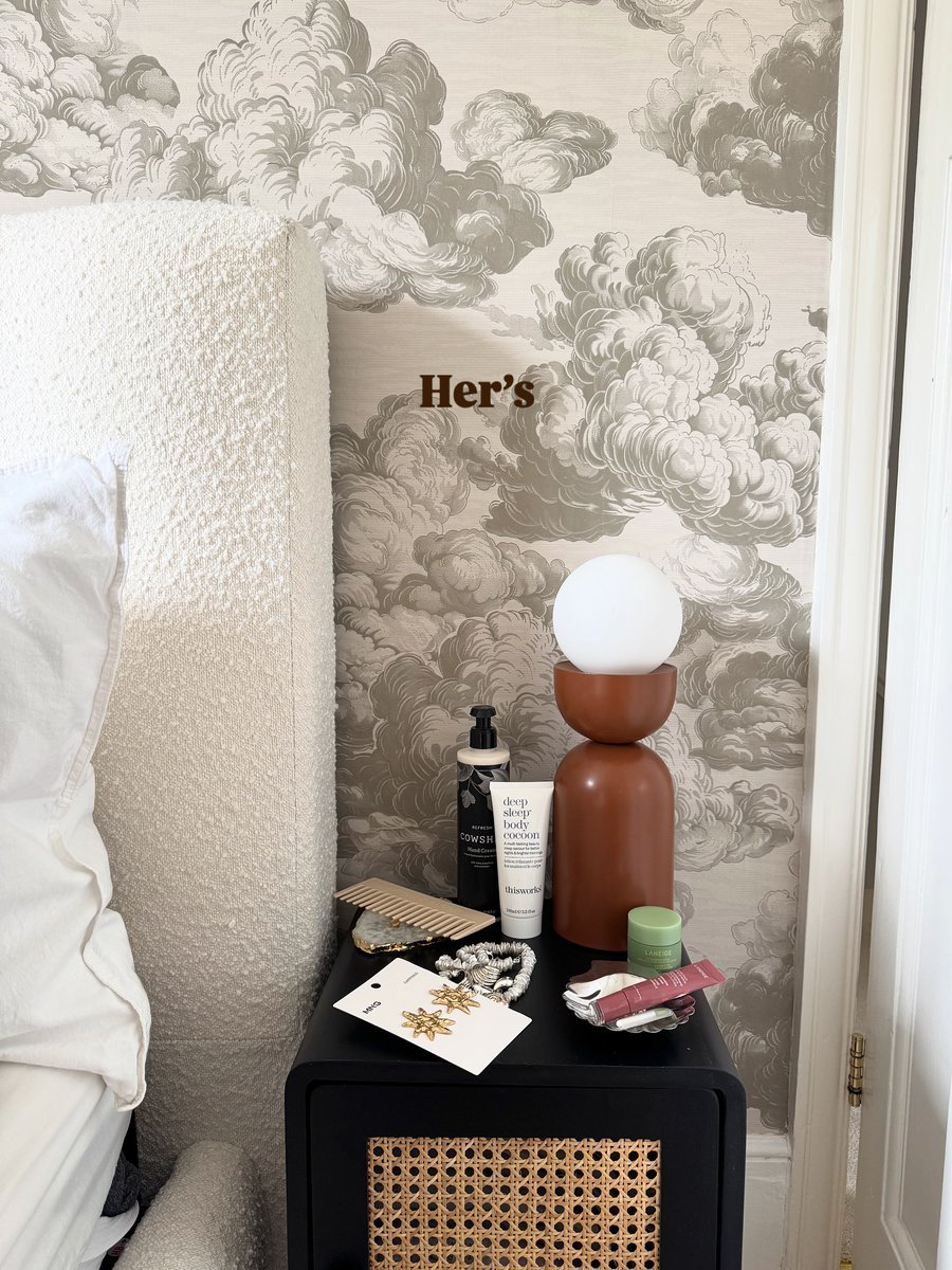 jesuseutimamo's tweet photo. Not even an exaggeration. Sometimes there’s Tiger Balm on his side. His and hers, but make it bedroom styling. https://t.co/tPNhNUdl5S