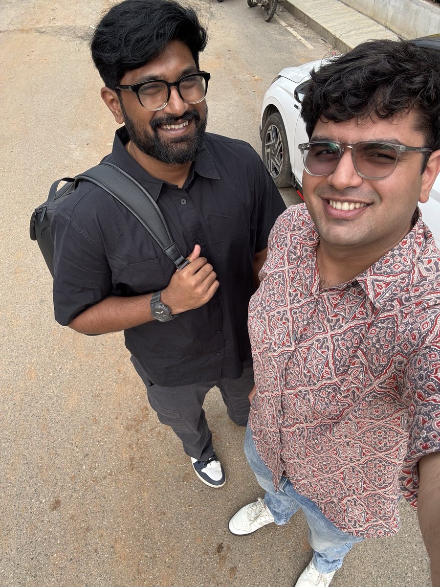 vansharora_1's tweet photo. black cat cto, golden retriever ceo @teajoos https://t.co/VTgPJAfqga