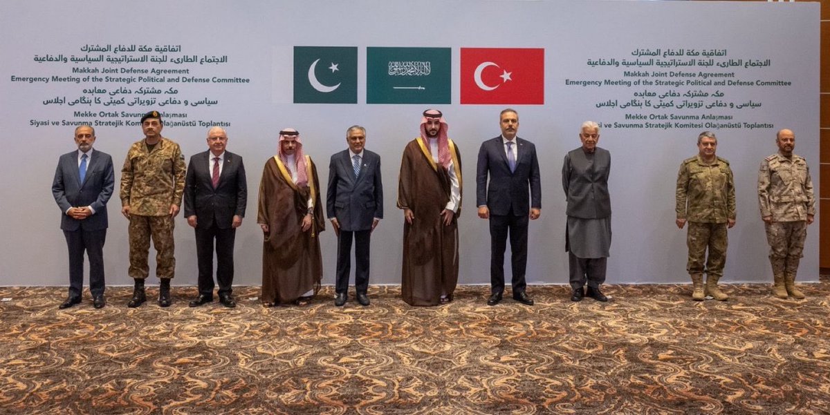 Columbuos's tweet photo. قبل قليل 🚨:

اجتماع  طارئ في الرياض بحضور وزراء الدفاع وقادة الجيوش ووزراء الخارجية في " حلف مكة ". https://t.co/u5eBd8Y05x