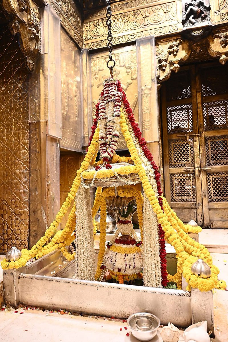 ShriVishwanath's tweet photo. श्री काशी विश्वनाथ जी की शयन आरती I https://t.co/t5Wd0FXunx