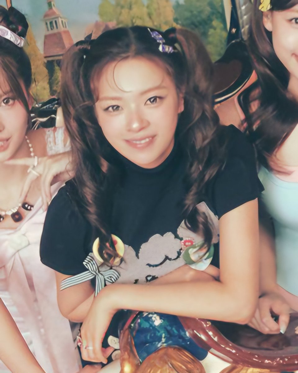 jeongyeonhour's tweet photo. TWICE 11th anniversary #TWICE_THE_THRILL https://t.co/GChhB7MHvK
