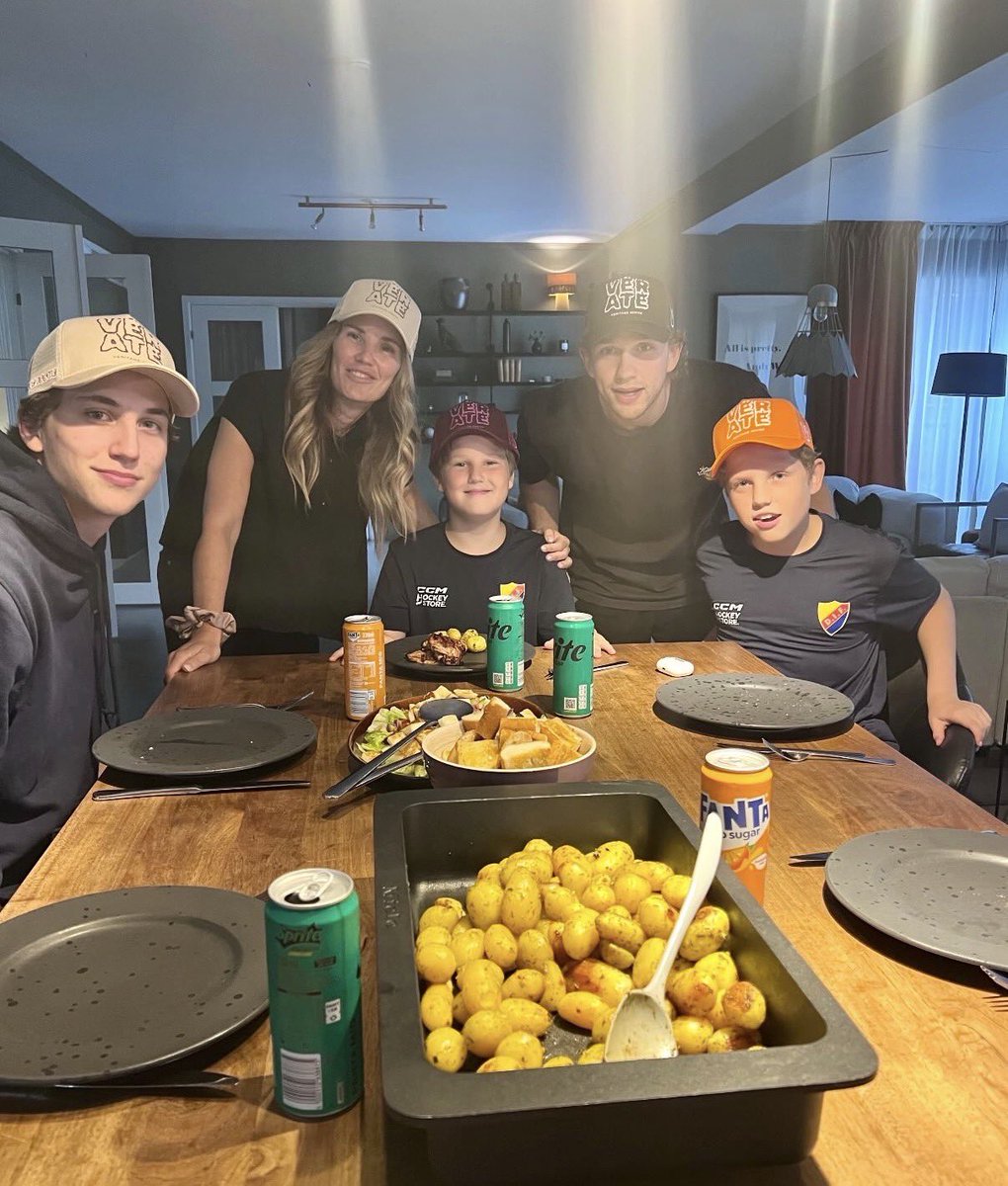 4UGUST3KLUND's tweet photo. call  that  a  success  🧡 https://t.co/Bg0ZvnCKef