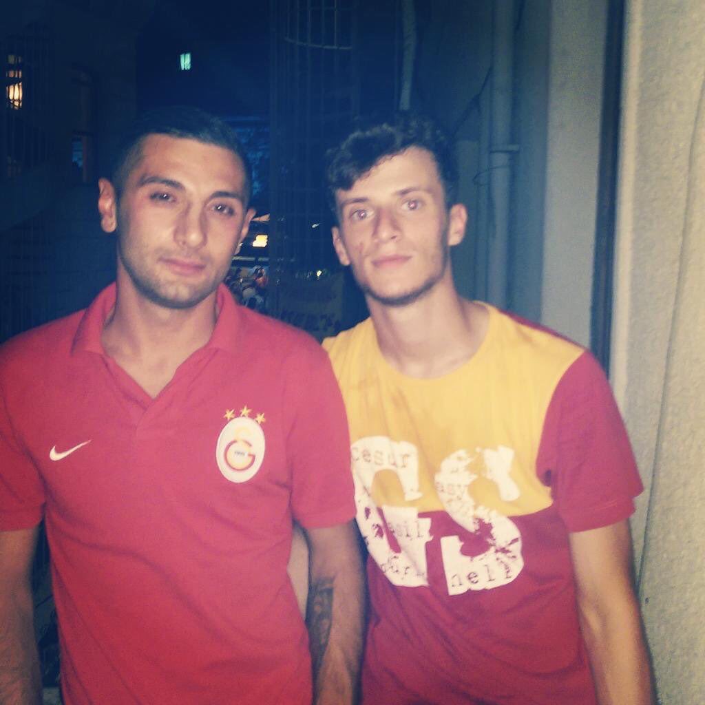 Okanolsun's tweet photo. Zaman bizi ayırabilir ama yenemez
Gönüllerde kurduğun tahtı kimse yıkamaz https://t.co/lkkB6VVeFa