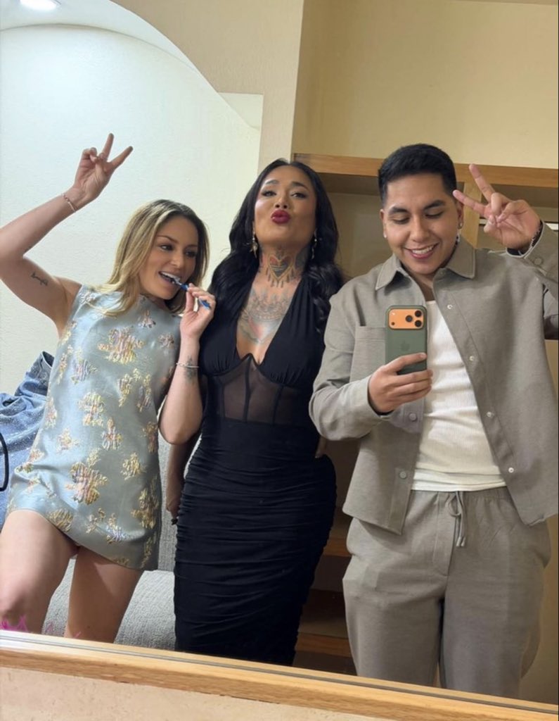 gemidorasvip's tweet photo. Gema Garoa junto a Ese Perez y Karina Torres. https://t.co/FxfMy68lzw