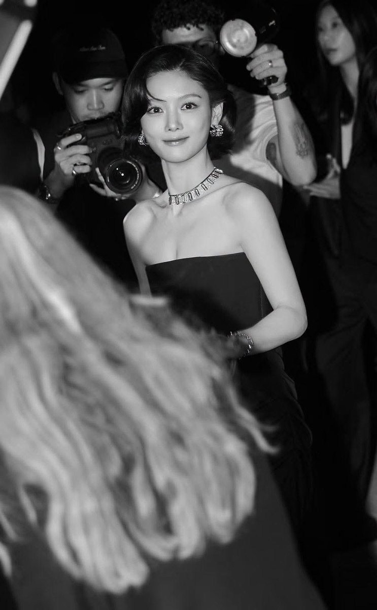 Kpopstyles01's tweet photo. ✨ Just wow! Kim Yoo Jung is pure elegance at Messika. 🖤

Serving timeless beauty and effortless sophistication, she’s giving us the ultimate classic-girl moment at Paris Fashion Week. 💎✨

#KimYooJung #KimYooJungxMessika https://t.co/BB64qMGqHK