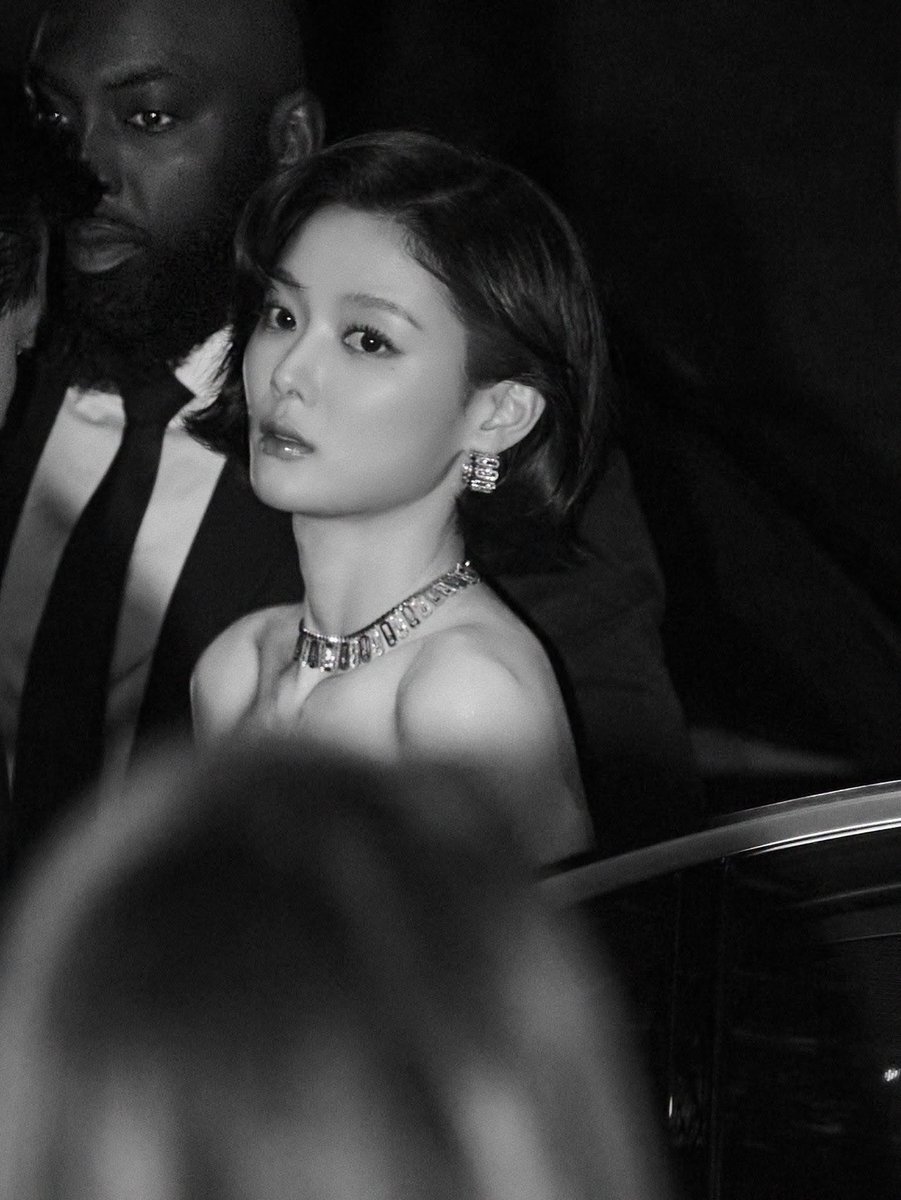 Kpopstyles01's tweet photo. ✨ Just wow! Kim Yoo Jung is pure elegance at Messika. 🖤

Serving timeless beauty and effortless sophistication, she’s giving us the ultimate classic-girl moment at Paris Fashion Week. 💎✨

#KimYooJung #KimYooJungxMessika https://t.co/BB64qMGqHK