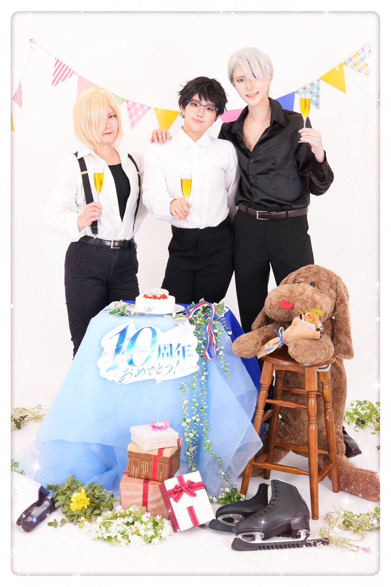 1OO__ten's tweet photo. cos｜YOI❄️
 #10年分の愛を氷上へ

　　　　　　\\ユーリ!!! on ICE //
　　　⛸️𝟙 𝟘 𝕥𝕙    𝔸 𝕟 𝕟 𝕚 𝕧 𝕖 𝕣 𝕤 𝕒 𝕣 𝕪  ⛸️

.
photo: @ATyuusa 
 #yurionice10thAnniv #YOIcos https://t.co/VEPgcFjPBg https://t.co/DKE9gFiP00