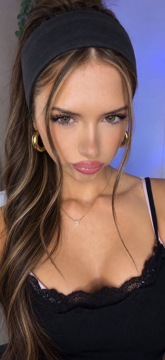 pipermckenzieee's tweet photo. still waiting for my first sub btw 🫣 https://t.co/YzPc1evG0s