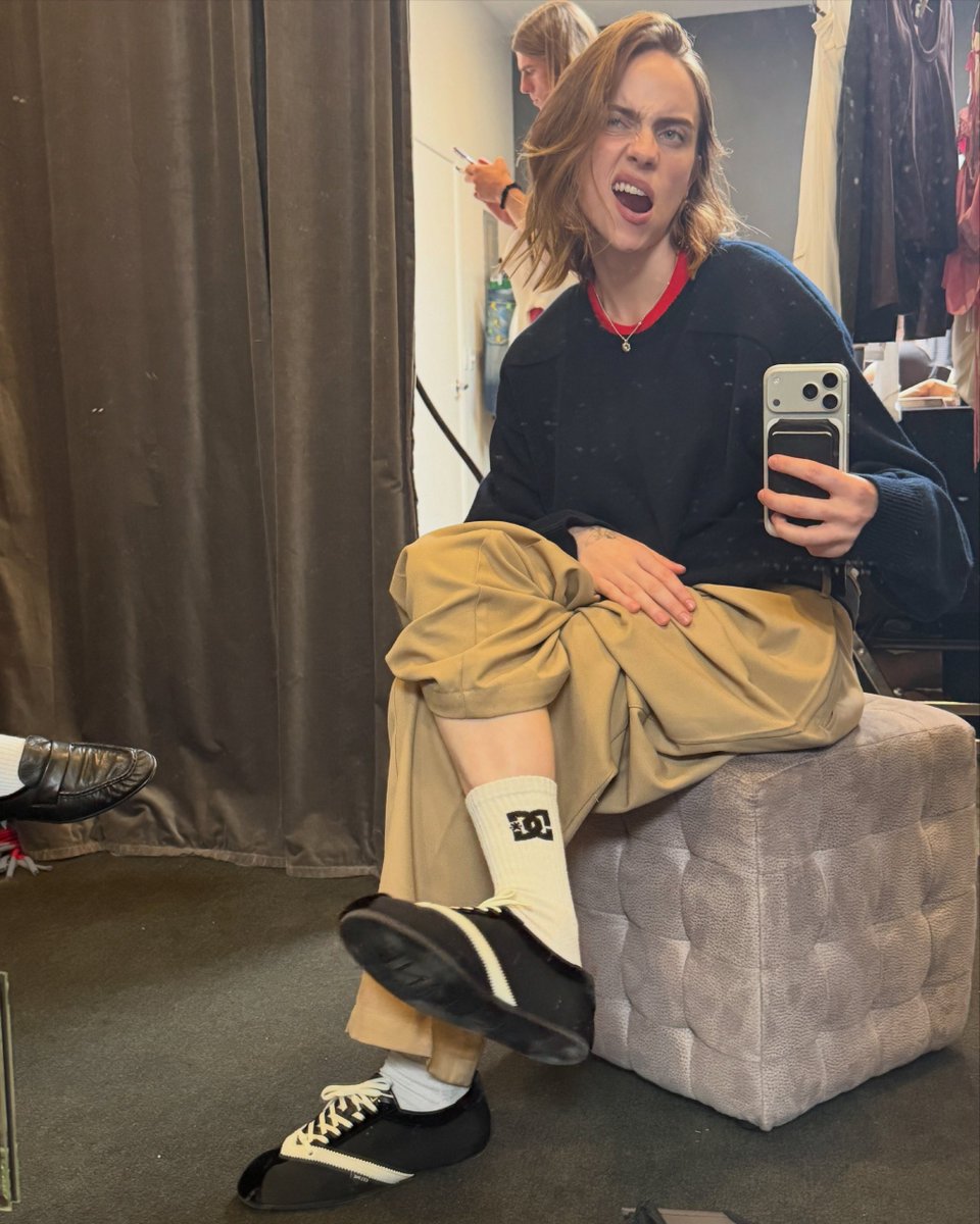 thisdracarys's tweet photo. A BILLIE APARECEU 😭 https://t.co/LJV84xA8Gb