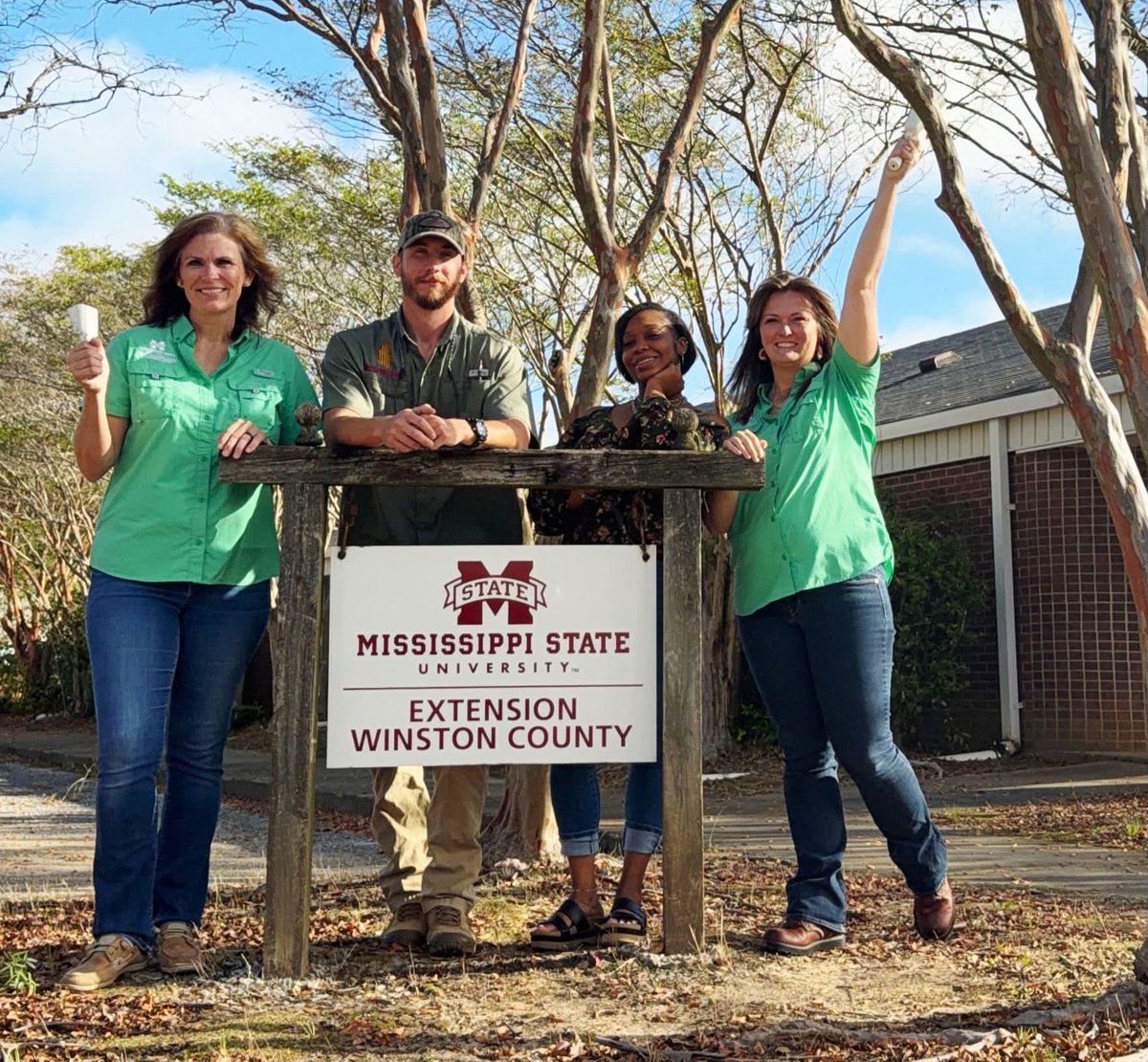 Mississippi4H's tweet photo. GO GREEN DAY! You might be seeing more green than normal today as we kick off #National4HWeek!!🍀

There’s never been a better time to get involved in Mississippi 4-H. There’s a project area for every interest! Open to children and youth ages 5-19. 

#MS4H #4HBeyondReady #MSUext https://t.co/W3McI10AlL