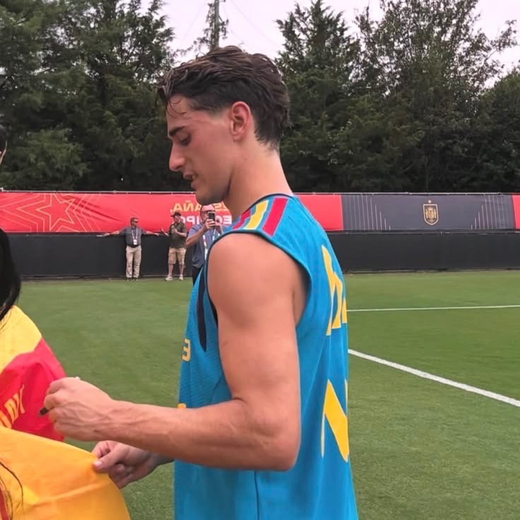 lovelyswriting's tweet photo. 🚨SPOTTED: Prince Pablo Páez Gavira signing flags for children at his charity football match intended to raise money for his equal housing foundation. Real Madrid Jude Bellingham and Barcelona Fermín López were among the many footballers in attendance. https://t.co/iCjDuDdcEN