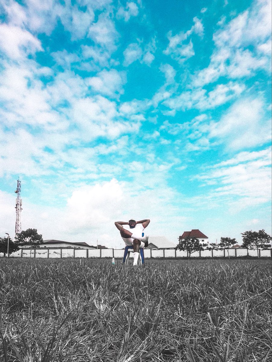 Ajayi_x's tweet photo. I call this….
Big Performer!

I and @JustNuellll saw this random guy sitting in the middle of the field in his own world, decided something HAD to come out of it.

Day 5 of experiencing camp in Ede, Osun State 

#nysc https://t.co/2tnX3m6VaF