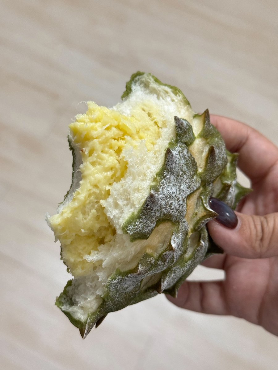 hbker07's tweet photo. อีดอกอร่อยมากดูไส้ข้างในดิ มันคือทุเรียนจริงๆอ่ะ ทุเรียน!!!! https://t.co/d7dYpngPQQ
