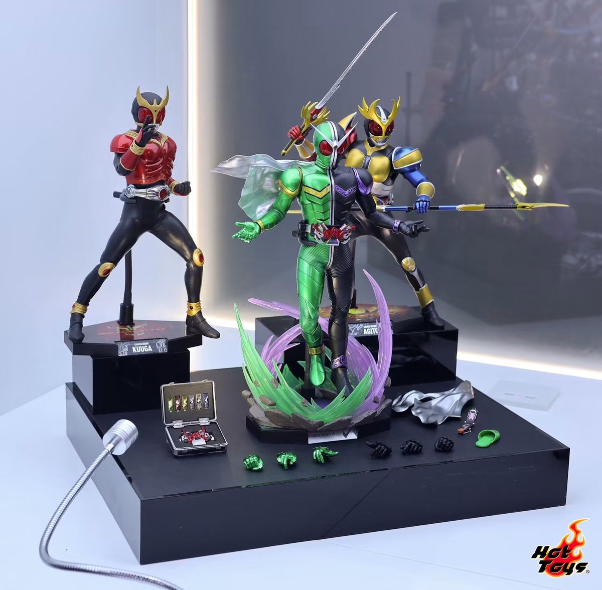 one6Update's tweet photo. Sideshow put Hot Toys Kamen Rider W up for preorder: https://t.co/11wubxI2Uk https://t.co/Kxyyig7m3G