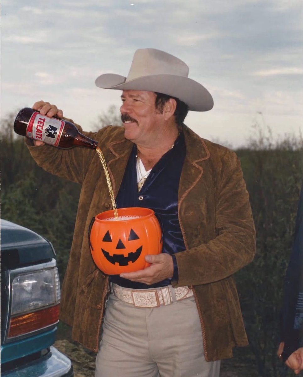 CosasDeNortenos's tweet photo. ¿QUÉ ES ESO DEL PUMPKIN SPICE LATTE? https://t.co/pkk5LNo0Bc