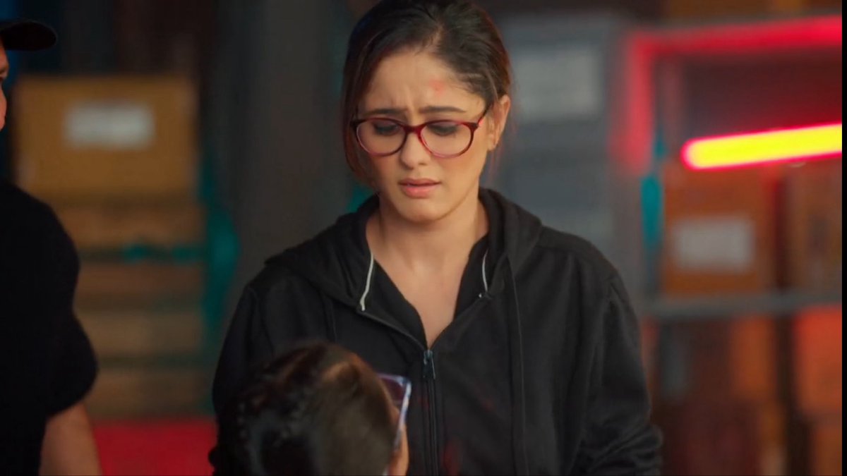 _cutepoison__'s tweet photo. You made your decision Dua —no one forced your hand. You don’t get to backtrack just because DK’s getting his arse kicked. She wants her mum to stop her dad…

Read the room, kiddo! 

#AdnanKhan #Mannat https://t.co/zufV4Yq3F5