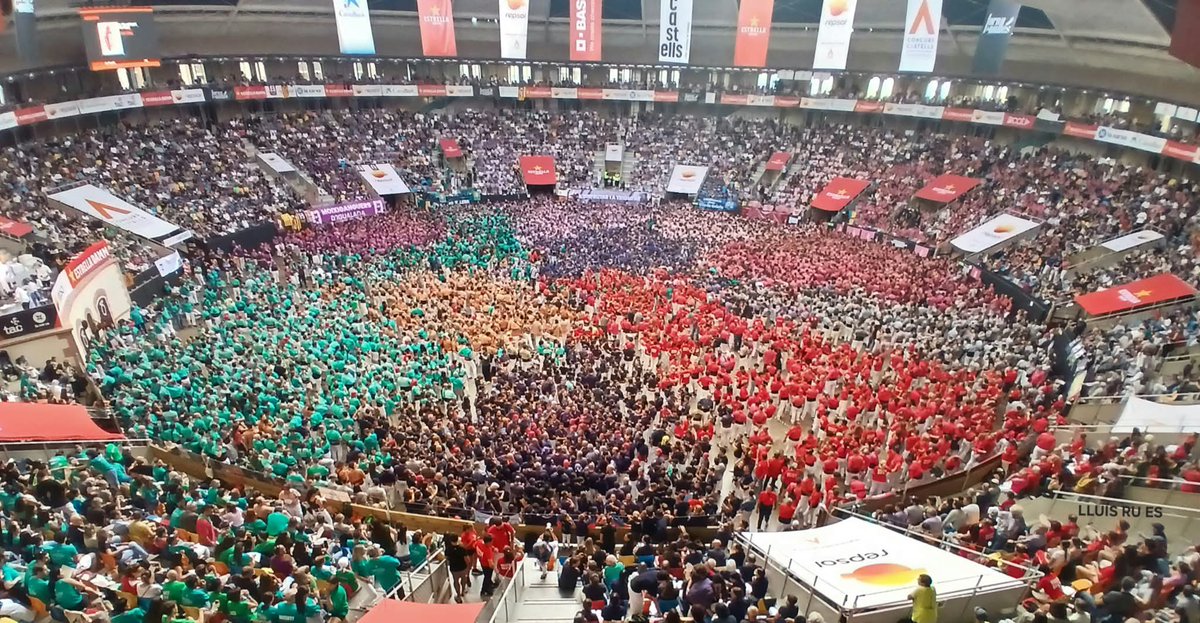 CUPMataro's tweet photo. Enhorabona @capgrossos per aquest #ConcursTGN2026 i per recuperar la tripleta màgica!

Gràcies per representar la ciutat, per la persistència assaig rere assaig i per seguir emocionant-nos a cada pas i a cada pis💙

📸@lluisrugama https://t.co/28t7iV2cXW