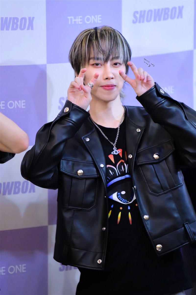SpecialonlyWOO's tweet photo. 261005 Epilogue : 4U
포토타임
우진이 절친도 놀러 와주고 재밌는 시간이었네💖

#myst #마이스트 #우진 #WOOJIN #ウジン 
@MYst_4u_ https://t.co/rnGhbA2gyP