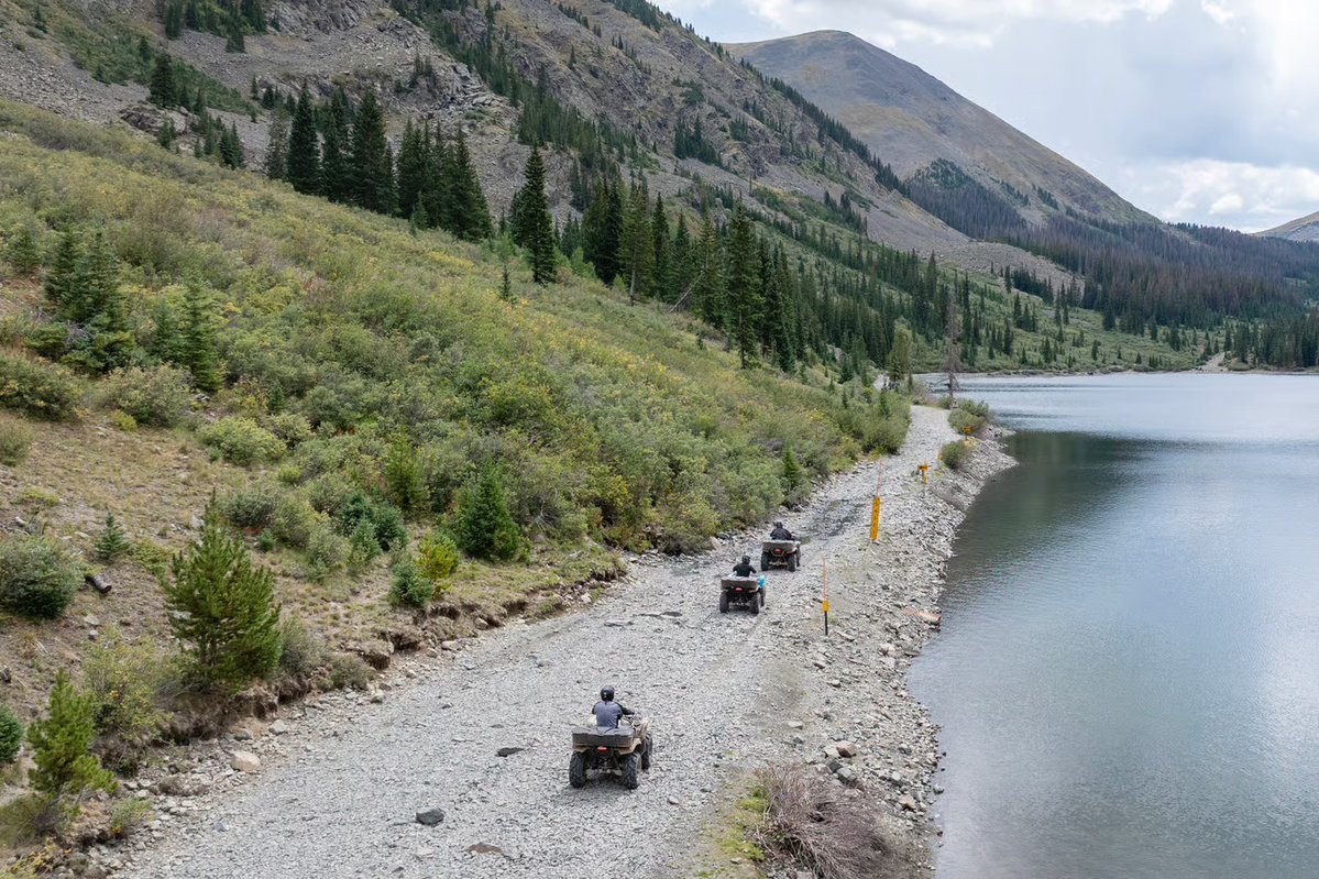 HookBarrelMag's tweet photo. A year ago, we toured the @YamahaMotorUSA factory and watched Grizzlies being built from the frame up.

Then we finally got the chance to take one into the Colorado mountains for 59 miles, 12,000-plus feet of elevation and some seriously rough terrain.

What happened next wasn’t exactly what we expected. Read the full 👉 https://t.co/TTSggzQraI