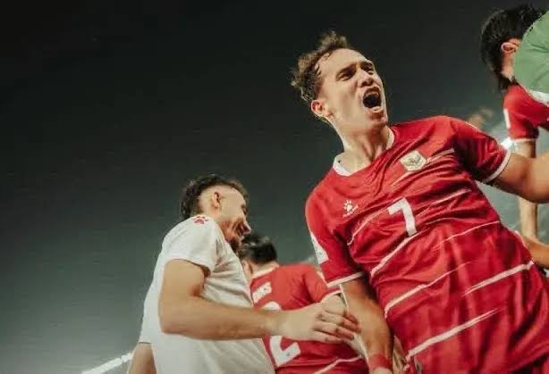 ID_Albiceleste's tweet photo. We’ve got our own “Messi” with the No. 7.
Egy Maulana Vikri and those notorious “Kelok 9” moves😎

This man always brings color to Indonesian gameplay with that original Nusantara style: determination, speed, and rapid movement with short-sharp passes🇮🇩

Give this man more spot🫡 https://t.co/wSNzw5saF8