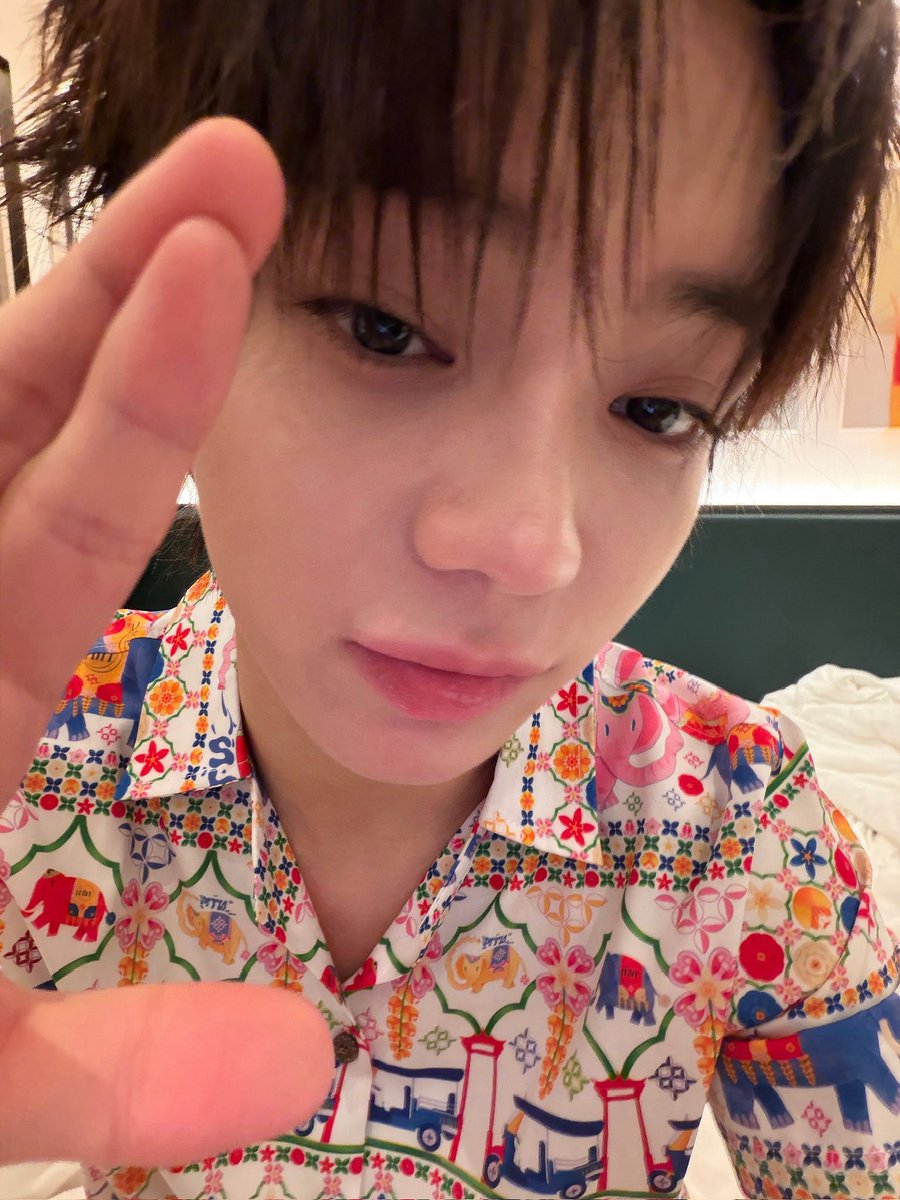 keonhohyul's tweet photo. satu hitam manis sedikit berkumis, bulu tipis-tipis kalau tersenyum manis ><
satu putih cantik bulu mata melentik, periang penyayang bikin mabuk kepayang :3 https://t.co/dmEN2bh1kg