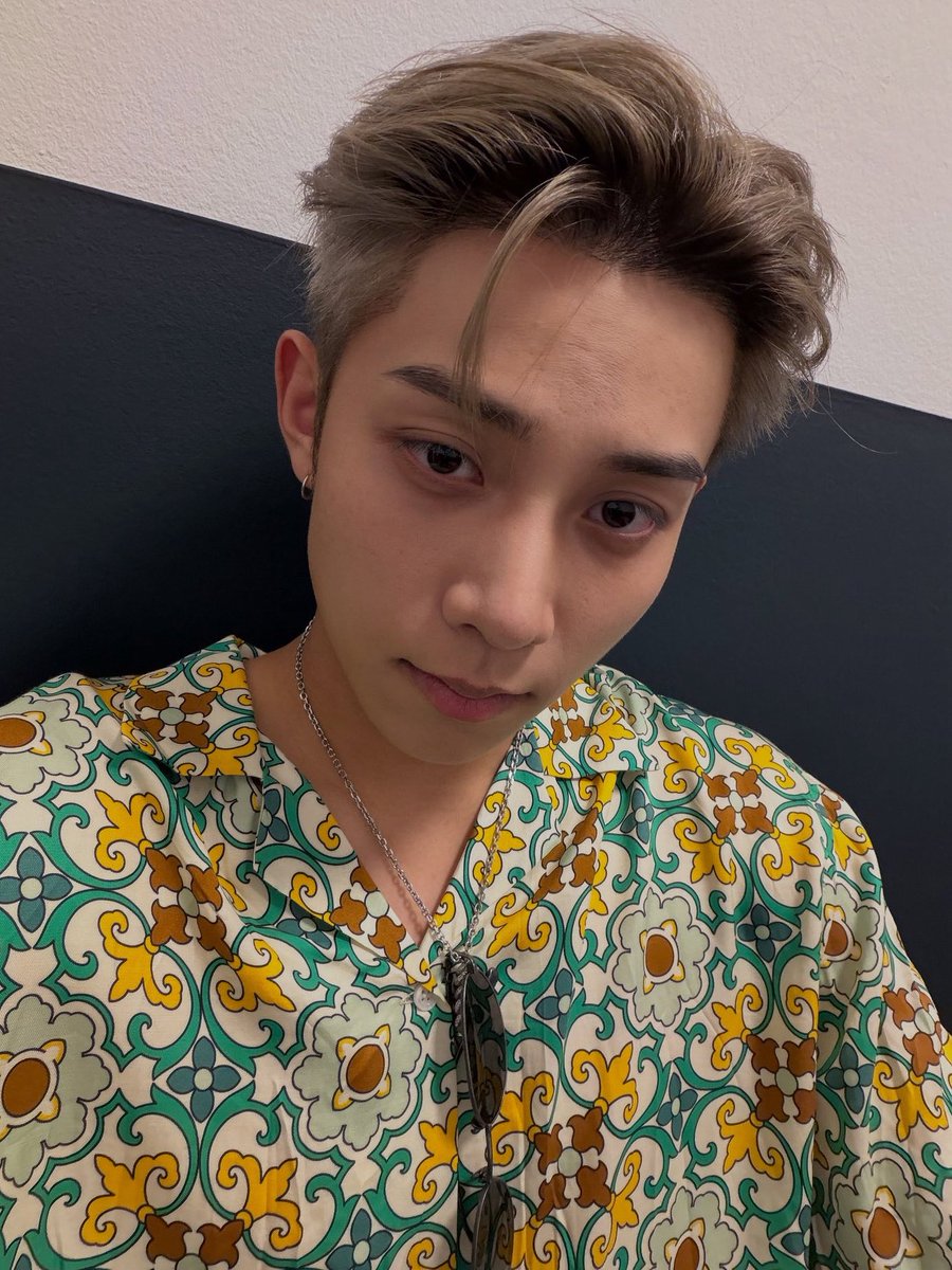 keonhohyul's tweet photo. satu hitam manis sedikit berkumis, bulu tipis-tipis kalau tersenyum manis ><
satu putih cantik bulu mata melentik, periang penyayang bikin mabuk kepayang :3 https://t.co/dmEN2bh1kg