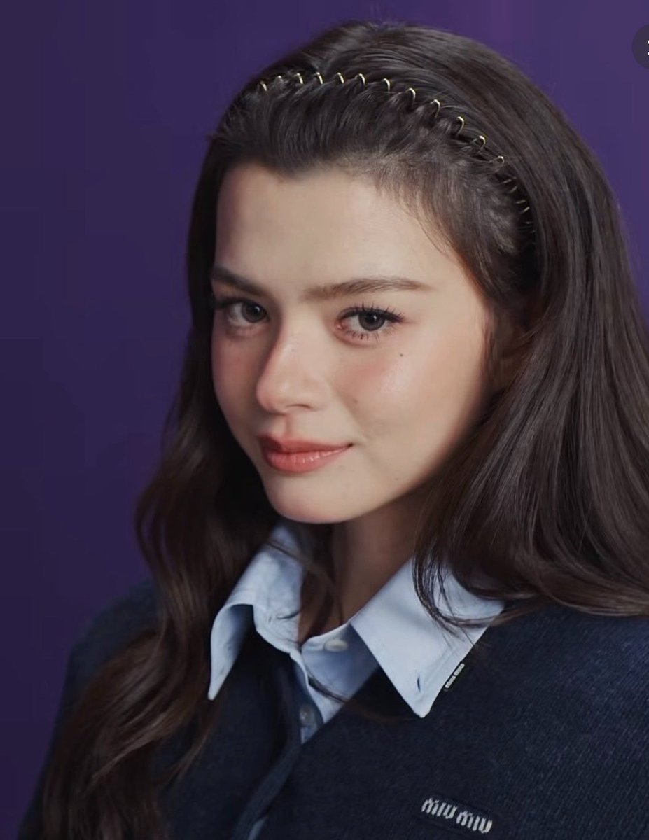 MexYani10's tweet photo. @beckyfanclub05 @MIUMIUofficial @AngelssBecky Bella 😍 

REBECCA X MIU MIU PFWSS27
#MiuMiuSS27xBecky https://t.co/9hGcEmRNGW