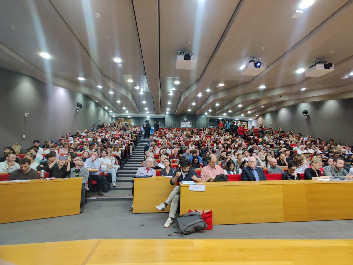 evgenymorozov's tweet photo. Full house for my LSE talk https://t.co/IfpXv4XGWb