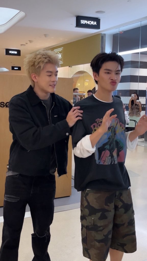 nurwil3's tweet photo. พี่นิวหมั่นเขี้ยวหมูกระสุนตัวนี้แน่ๆ 🐷🐷
#THAIchayanon
#NEWCHAYAPAK
#RepresentTHXBUS
#RepresentTHxTHAI https://t.co/psYfjMv2ev