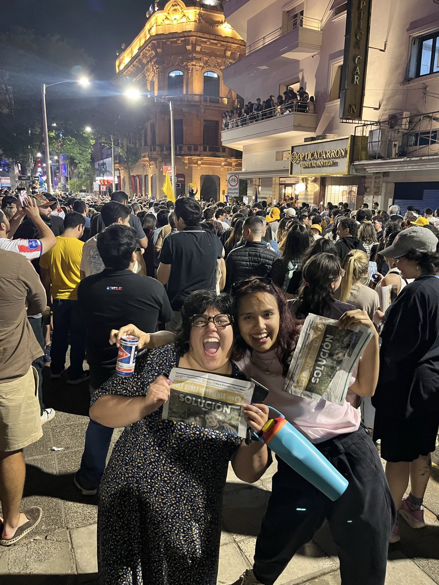 bele_bae's tweet photo. Las fotos con el diario de Sole se sienten como Hitler is dead en Asunción https://t.co/xhNQ5I0wL5