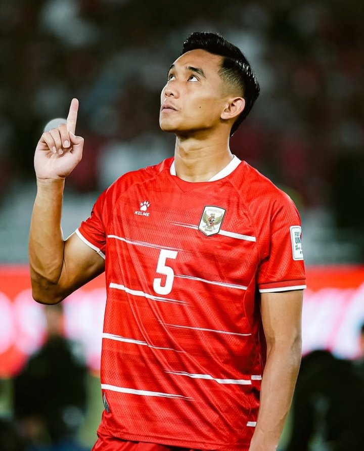 wunderkid_id's tweet photo. Sementara itu

Rizky Ridho menjadi pesepakbola Indonesia pertama yang meraih Gelar Juara Tingkat Asia Tenggara di Timnas Senior &amp; Timnas U-23 lewat gelar FIFA Asean Cup 2026 &amp; Medali Emas Sepakbola SEA Games 2023 yang dia kawinkan. https://t.co/fs4tBThhMq