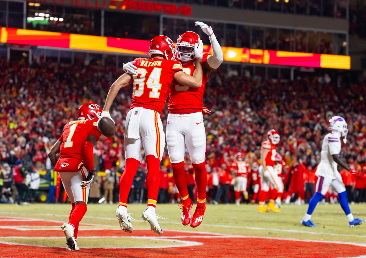goldmctNFL's tweet photo. The Kansas City Chiefs are being connected to WR Tyreek Hill, but he's not the only familiar face available in free agency. Brett Veach has other options to consider as the team navigates wide receiver injuries. 🤔 https://t.co/SC4kBbqM8k