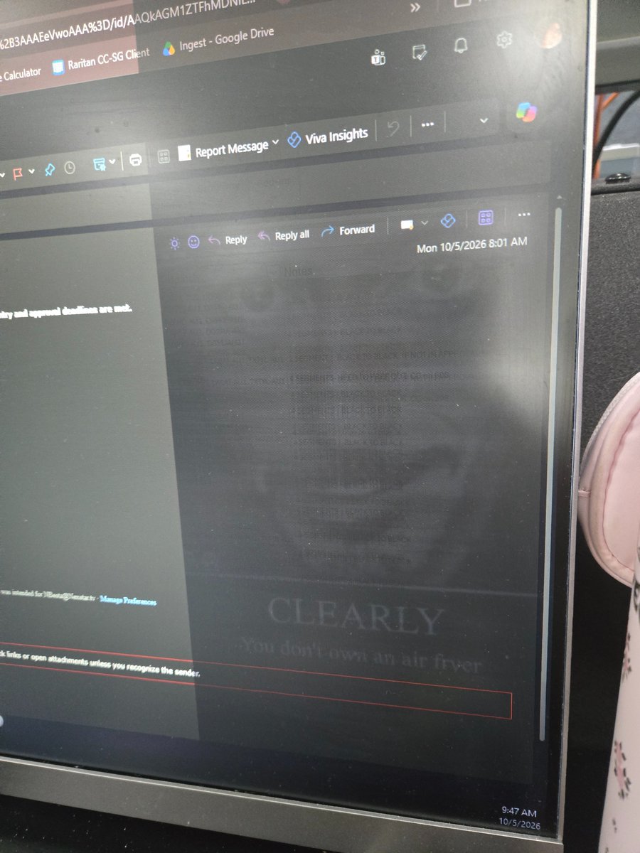 PearlieRKT's tweet photo. so one of the computers at work has a burn-in problem https://t.co/0i3X0gNgza